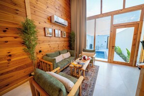 Ropa de cama de alta calidad, cortinas opacas, wifi gratis