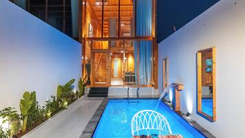 Blackout curtains, free WiFi