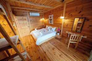 Blackout curtains, free WiFi