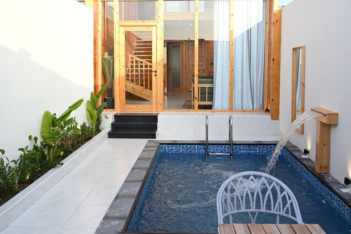 Blackout curtains, free WiFi