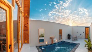 Blackout curtains, free WiFi