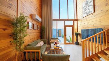 Blackout curtains, free WiFi