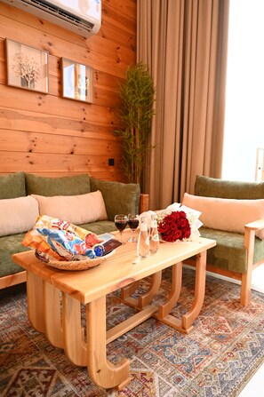 Premium bedding, blackout drapes, free WiFi, bed sheets - Cloud Huts (Jeddah)