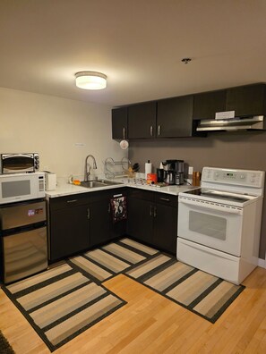 Geladeira, micro-ondas, fogão, cooktop