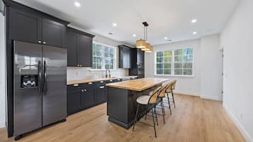 Microondas, horno y lavavajillas