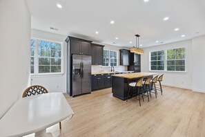 Micro-ondes, four, lave-vaisselle