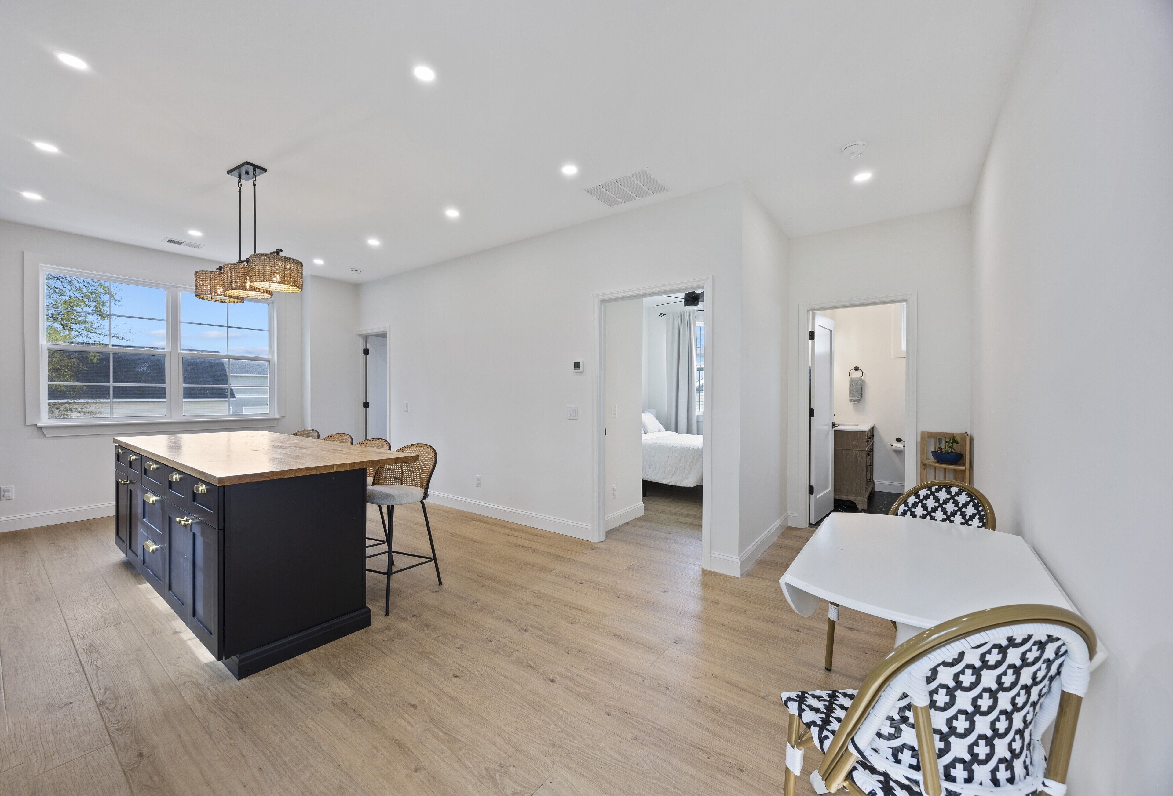 2 habitaciones, tabla de planchar con plancha, wifi y ropa de cama 