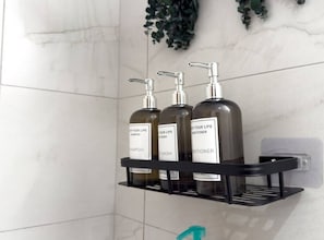 Handtücher, Seife, Toilettenpapier