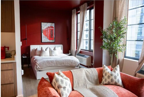 Bronx Retreat: NYC Apartment w/Movie Theater, Pool, Cinema, Gym & Rooftop Views