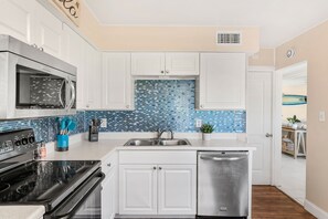 Fridge, microwave, oven, stovetop - Tropical Backyard Hideaway — Private Fenced Yard, Balcony & Ground-Level Walkout Patio! 🍹 (Palm Bay)