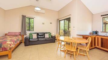 1 bedroom, bed sheets