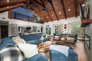 Smart TV, fireplace, video games, foosball - Luxe Family Retreat: Glow Pickleball, Outdoor Theater, Hot Tub, Sauna, Pets, EV (Broken Bow)