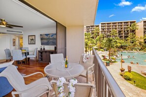 Outdoor dining - Kaanapali Shores 213 2BD North Kaanapali Resort Condo Overlooking Pool, Palms & Courtyard (Lahaina)