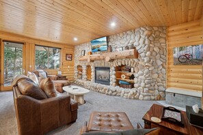 Smart TV, fireplace