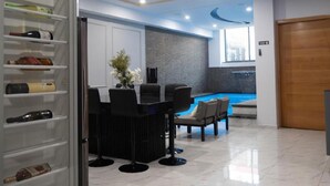 Room - Top-Level Pool  (Praia)