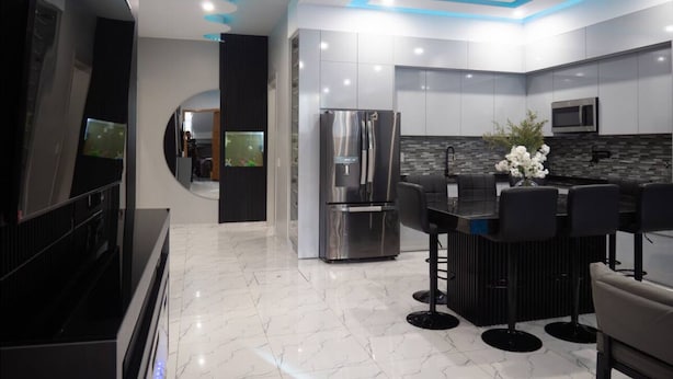 In-room dining - Top-Level Pool  (Praia)