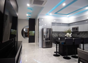 In-room dining - Top-Level Pool  (Praia)