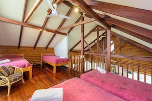 2 bedrooms, travel crib, bed sheets