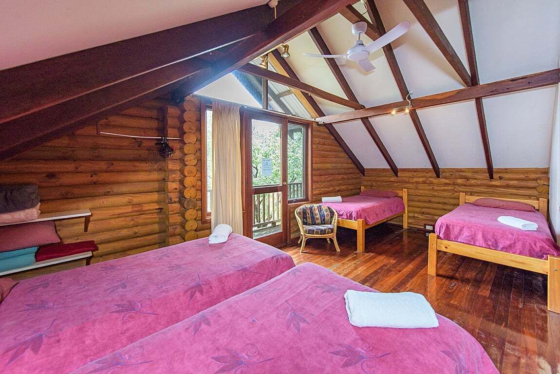 2 bedrooms, travel cot, bed sheets