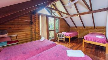 2 bedrooms, travel cot, bed sheets