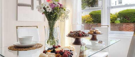 Villa Luxe, vue jardin | Restauration