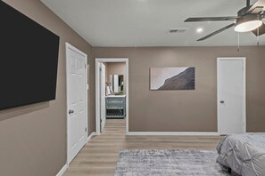 アイロン / アイロン台、WiFi、ベッドシーツ