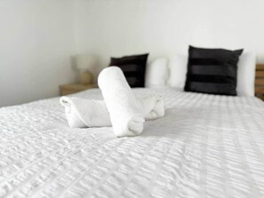 2 bedrooms, iron/ironing board, bed sheets - 2-bedroom Apartment 7 km from Brisbane Airport (Chermside West)