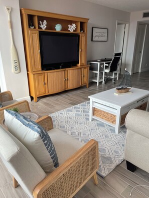 Living area - Beautiful Monthly Rental in Serene St. Pete (St. Petersburg)