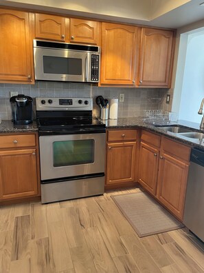 Private kitchen - Beautiful Monthly Rental in Serene St. Pete (St. Petersburg)