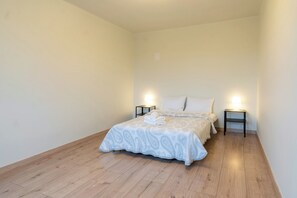 1 bedroom, iron/ironing board, WiFi, bed sheets - Lisieckiego Urban Apartment (Katowice)