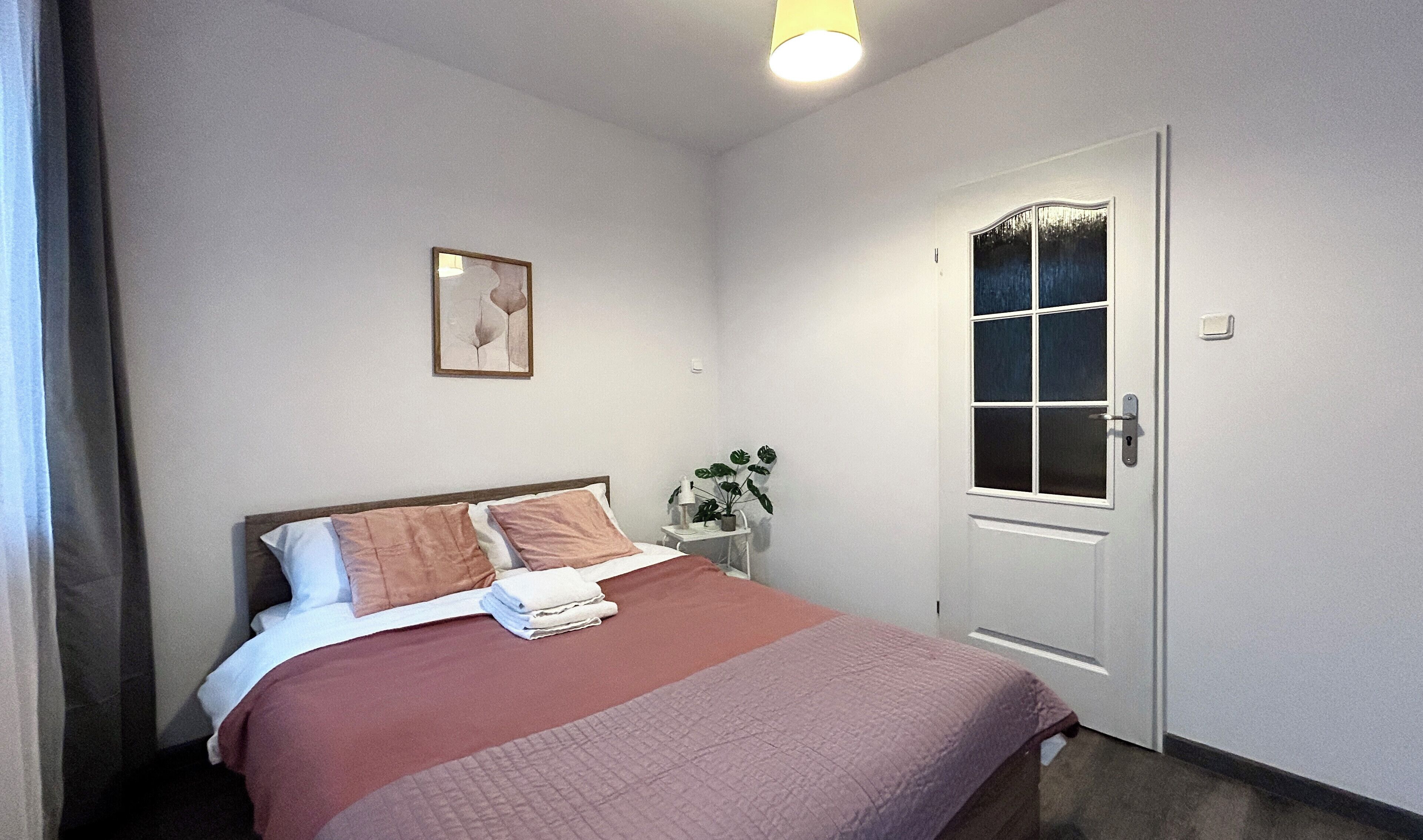 3 soverom, strykejern/-brett, wi-fi og sengetøy