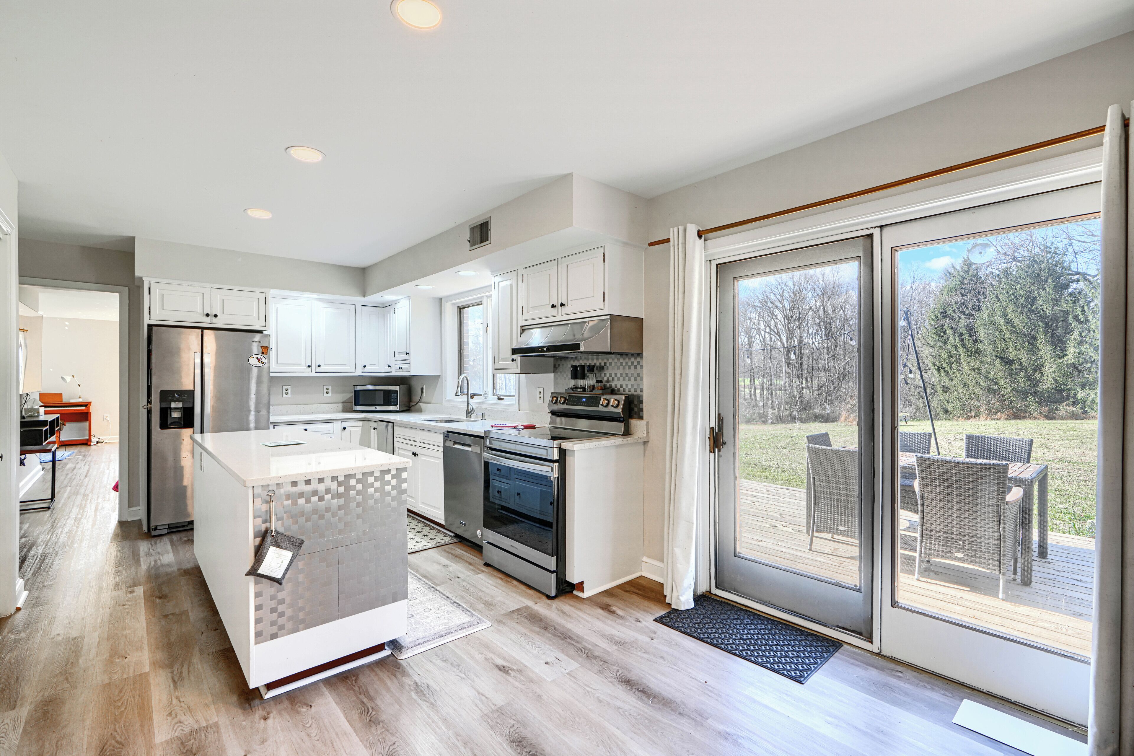 冷蔵庫、電子レンジ、オーブン、コンロ