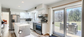 Modern Hideaway Retreat in Woodbine!