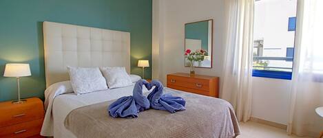 Iron/ironing board, free WiFi, bed sheets