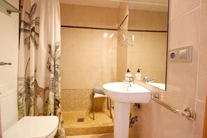 Shower, towels - Wake up to the waves in this beachfront Torrox apartment. (Torrox Costa)