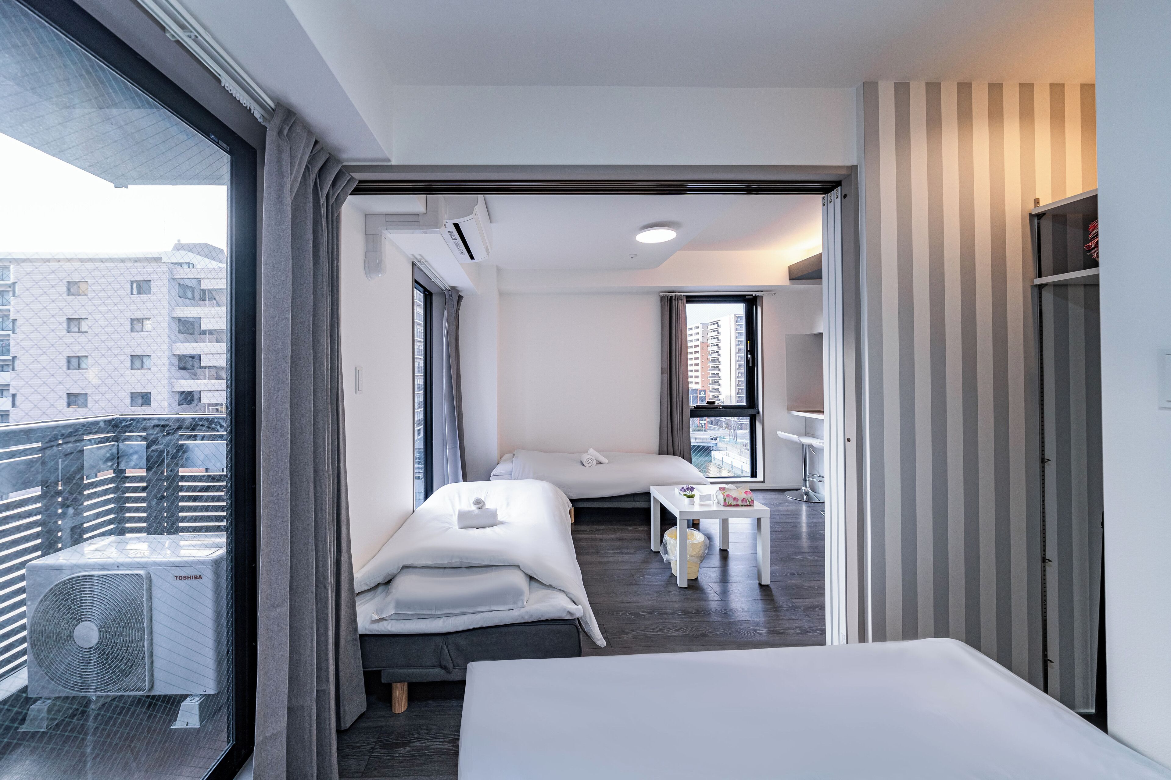 슈피리어 쿼드룸, 발코니, 시내 전망 | 노트북 작업 공간, 암막 커튼, 방음 설비, 다리미/다리미판