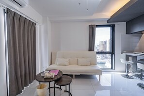 ファミリー スイート バルコニー シティビュー | ノートパソコン用作業スペース、遮光カーテン、防音設備、アイロン / アイロン台