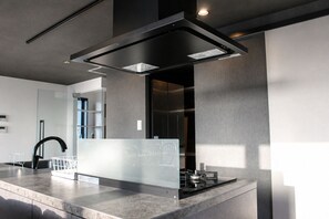 Family Room | Private kitchen | Fridge, microwave, oven, stovetop - Osaka Namba River Side Garden Hotel (Osaka)
