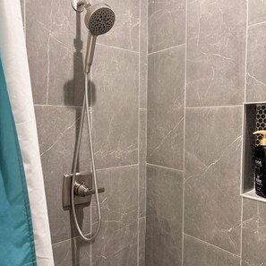 Shower, hair dryer, soap - Close 2 restaurants 4BR3BA.Heart of Atl West Midtown, soaking tub:walkBeltline! (Atlanta)
