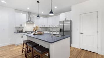 Micro-ondas, fogão, cooktop, lava-louças