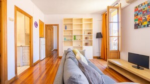 Unclassified image, 5 of 17, button - Toro 2 in Madrid With 1 Bedrooms and 1 Bathrooms (Madrid)