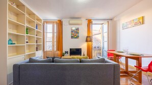 Unclassified image, 4 of 17, button - Toro 2 in Madrid With 1 Bedrooms and 1 Bathrooms (Madrid)