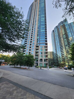 Exterior - Downtown Toronto Studio Suite by the Water & FIFA (Toronto)