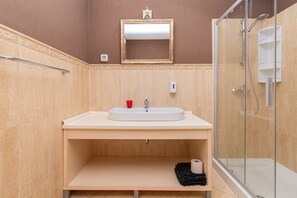 Shower, hair dryer, bidet, towels - Vila Colomba by Istrabook (Vodnjan)