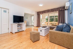 TV - Vila Colomba by Istrabook (Vodnjan)