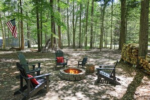 Property grounds - New!! TWO Side-by-Side Homes • Sleeps 14 • Hot Tub, Golf Carts, & Movie Loft (Pocono Lake)