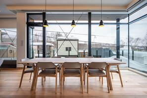 In-room dining - V Residence by H2 Life (Kutchan)