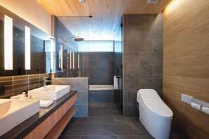 Towels, soap, shampoo, toilet paper - V Residence by H2 Life (Kutchan)