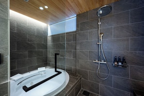 Deep soaking bathtub - V Residence by H2 Life (Kutchan)