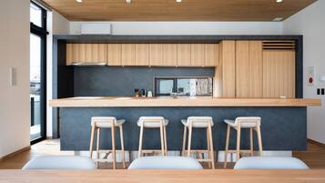 Electric kettle, high chair